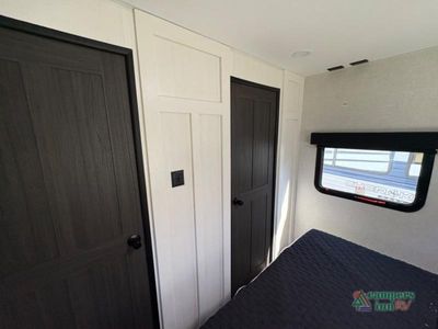 2026 Venture RV SportTrek - Photo 38