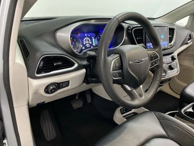 2024 Chrysler Pacifica — side profile view