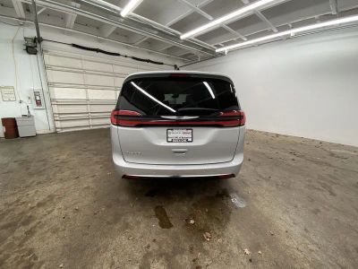 2024 Chrysler Pacifica — detail view