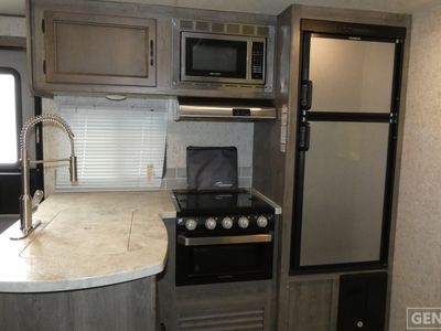2020 Coachmen Apex Ultra Lite — photo 7 view