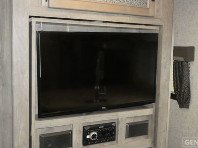 2020 Coachmen Apex Ultra Lite — photo 11 view