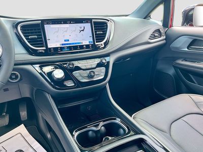 2026 Chrysler Pacifica — photo 24 view