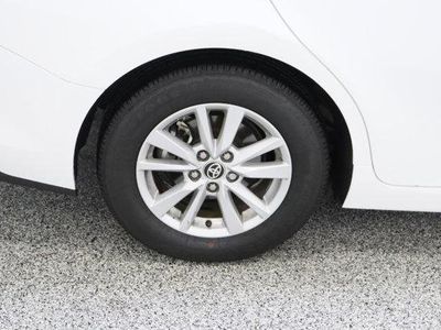 2025 Toyota Camry FWD - Photo 6