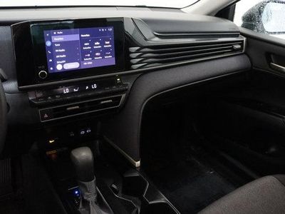 2025 Toyota Camry FWD - Photo 15