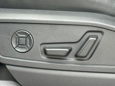 2025 Audi Q5 Sportback — photo 25 view