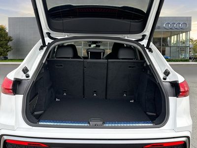 2025 Audi Q5 Sportback — photo 12 view