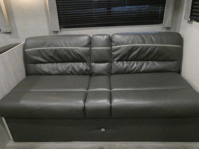 2023 Coachmen Catalina Legacy — photo 14 view