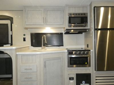 2023 Coachmen Catalina Legacy — photo 7 view