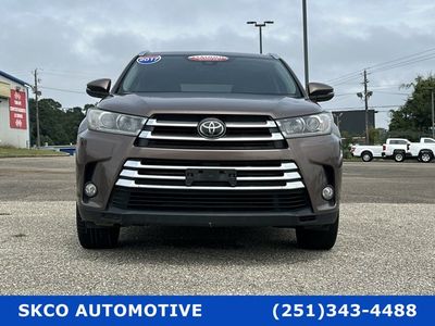 2017 Toyota Highlander - Photo 1