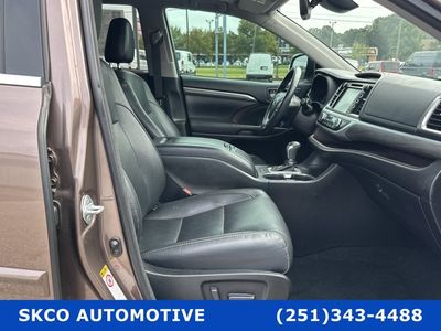 2017 Toyota Highlander - Photo 14