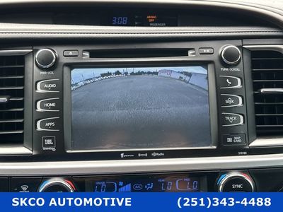 2017 Toyota Highlander - Photo 2