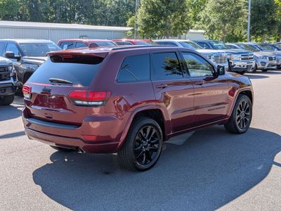 2019 Jeep Grand Cherokee — rear three-quarter view