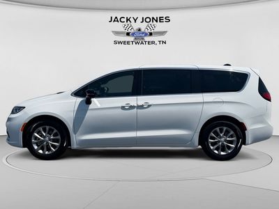 2026 Chrysler Pacifica — side profile view
