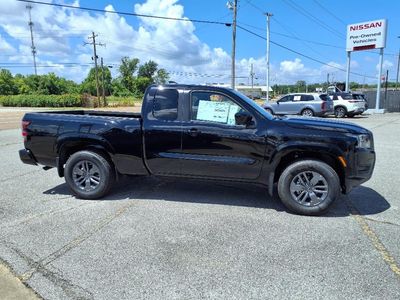 2025 Nissan Frontier — detail view