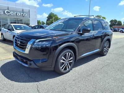 2025 Nissan Pathfinder — side profile view