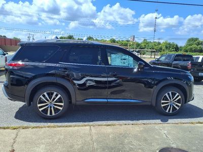 2025 Nissan Pathfinder — detail view