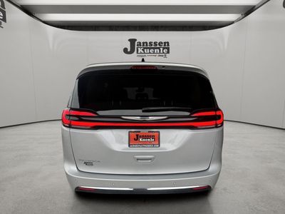 2024 Chrysler Pacifica — side profile view