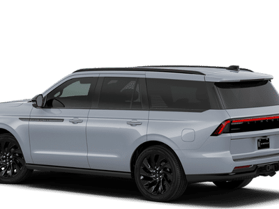 2027 Lincoln Navigator — side profile view