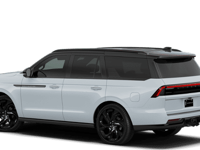 2026 Lincoln Navigator — side profile view