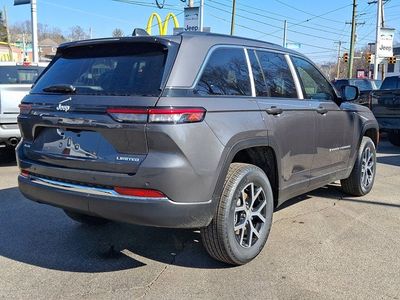 2025 Jeep Grand Cherokee — interior view