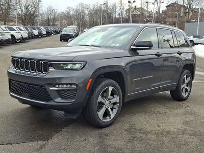 2025 Jeep Grand Cherokee — side profile view