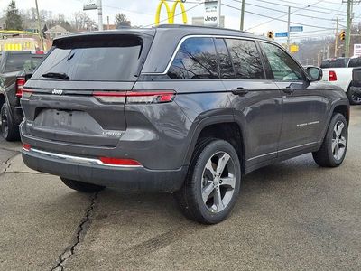 2025 Jeep Grand Cherokee — interior view