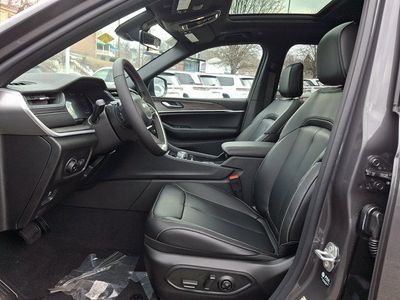 2025 Jeep Grand Cherokee — detail view