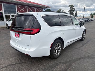 2023 Chrysler Pacifica — detail view