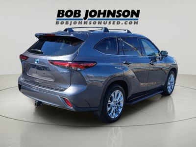 2024 Toyota HIGHLANDER HEV — rear three-quarter view