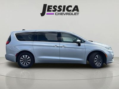 2023 Chrysler Pacifica — side profile view