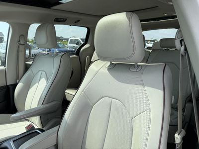 2019 Chrysler Pacifica — detail view