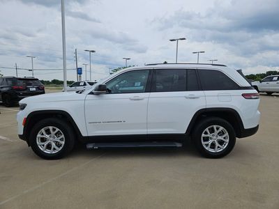 2023 Jeep Grand Cherokee — interior view