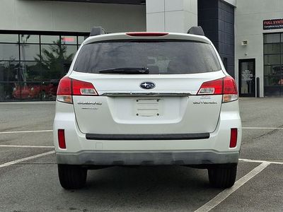 2010 Subaru Outback — detail view