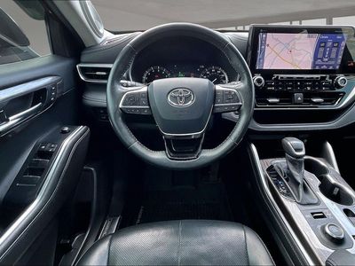 2020 Toyota Highlander — detail view