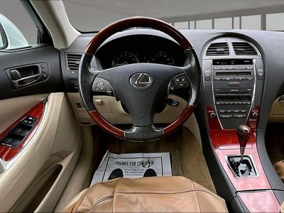 2011 Lexus ES — detail view