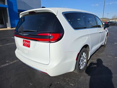 2024 Chrysler Pacifica — detail view