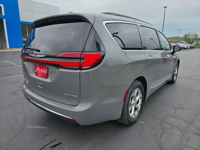 2023 Chrysler Pacifica — detail view