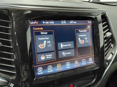 2019 Jeep Cherokee — interior view