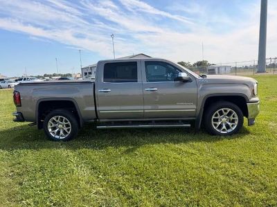 2017 GMC Sierra 1500 — interior view
