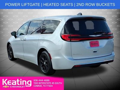 2024 Chrysler Pacifica — side profile view
