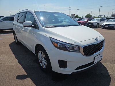 2017 Kia Sedona — rear three-quarter view