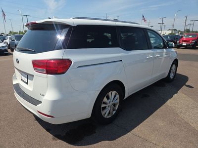 2017 Kia Sedona — detail view