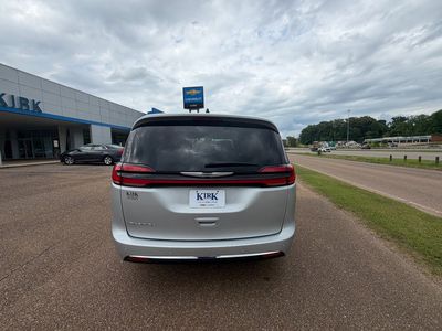 2023 Chrysler Pacifica — detail view