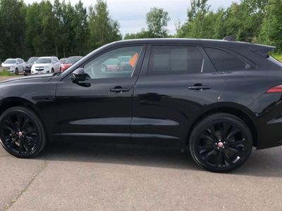 2023 Jaguar F-PACE — detail view