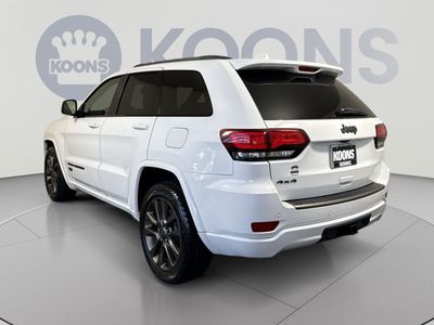 2016 Jeep Grand Cherokee — rear three-quarter view