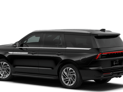 2027 Lincoln Navigator — side profile view