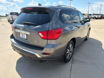 2019 Nissan Pathfinder — detail view