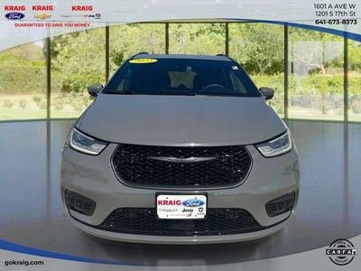 2023 Chrysler Pacifica — side profile view