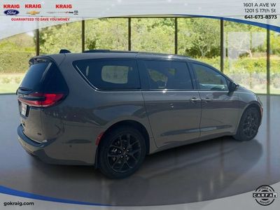 2023 Chrysler Pacifica — detail view