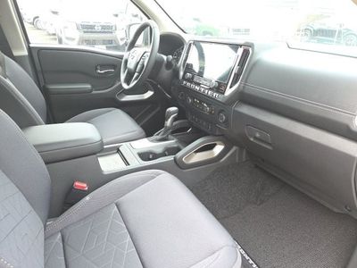2025 Nissan Frontier — detail view